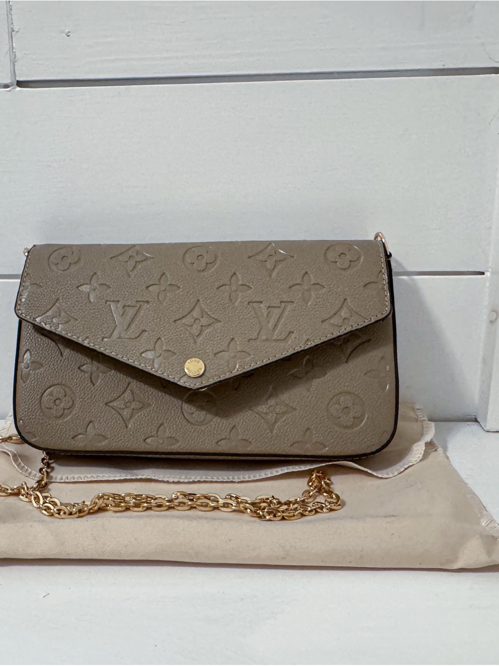 Cute monogram leather purse - Picture 5 of 8